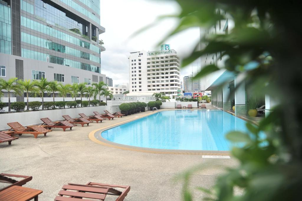 Golden Tulip Sovereign Hotel